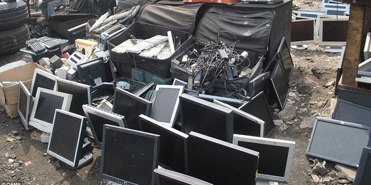 Memperbaiki bukan mendaur ulang adalah langkah pertama untuk mengatasi limbah elektronik dari smartphone